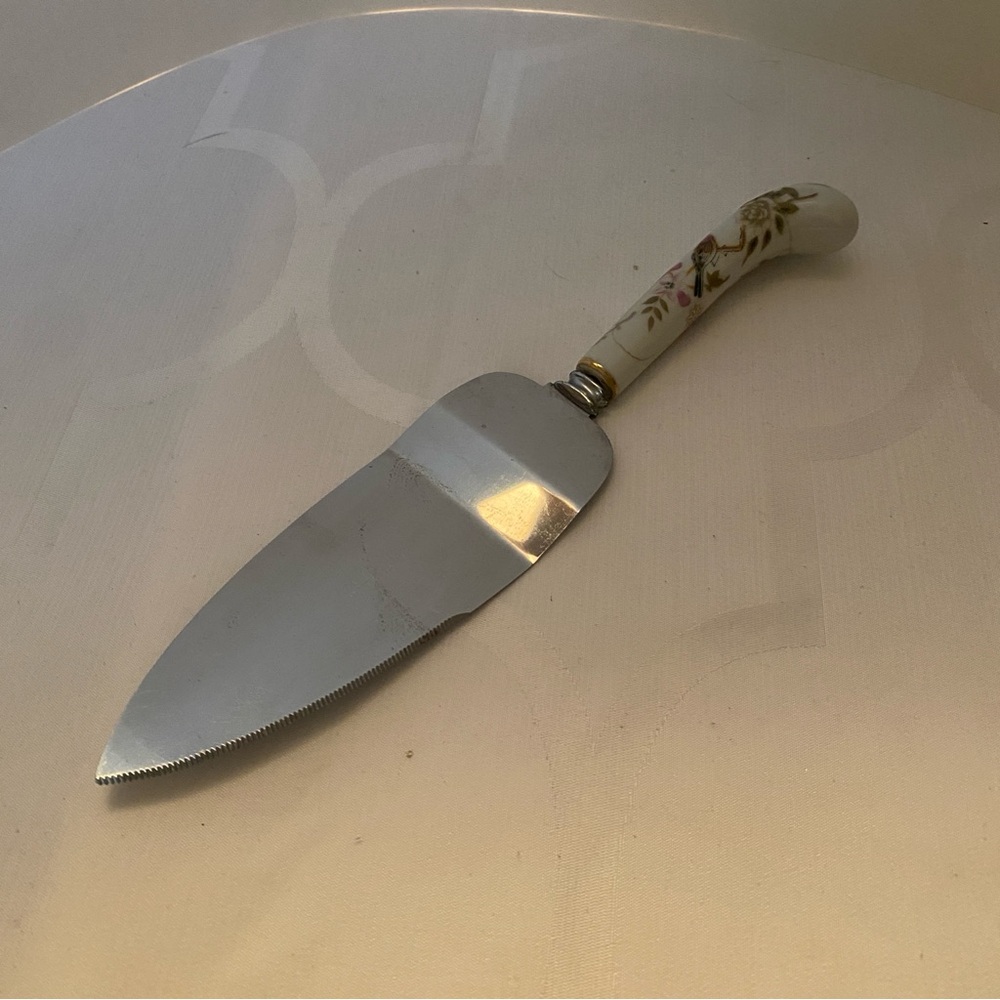 Vintage Enamel Handle Pie Server
